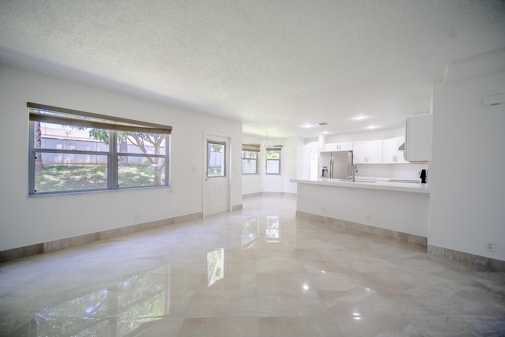 LAKE CHARLESTON - Residential Lease