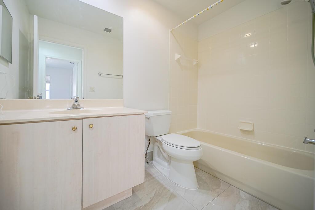 LAKE CHARLESTON - Residential Lease