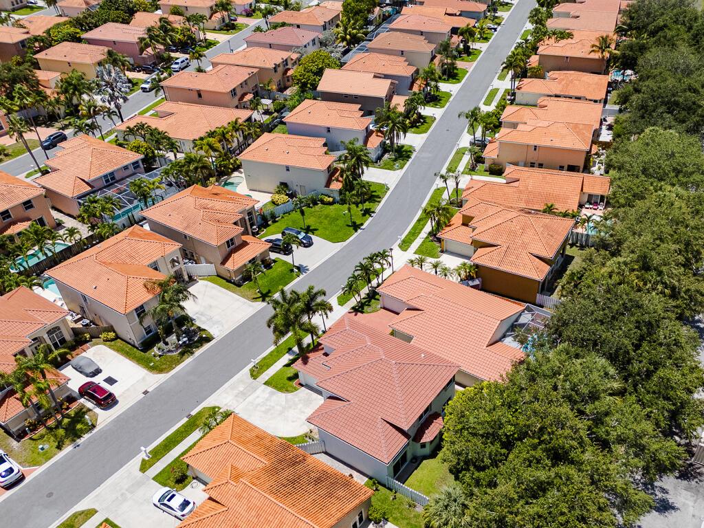 LAKE CHARLESTON - Residential Lease