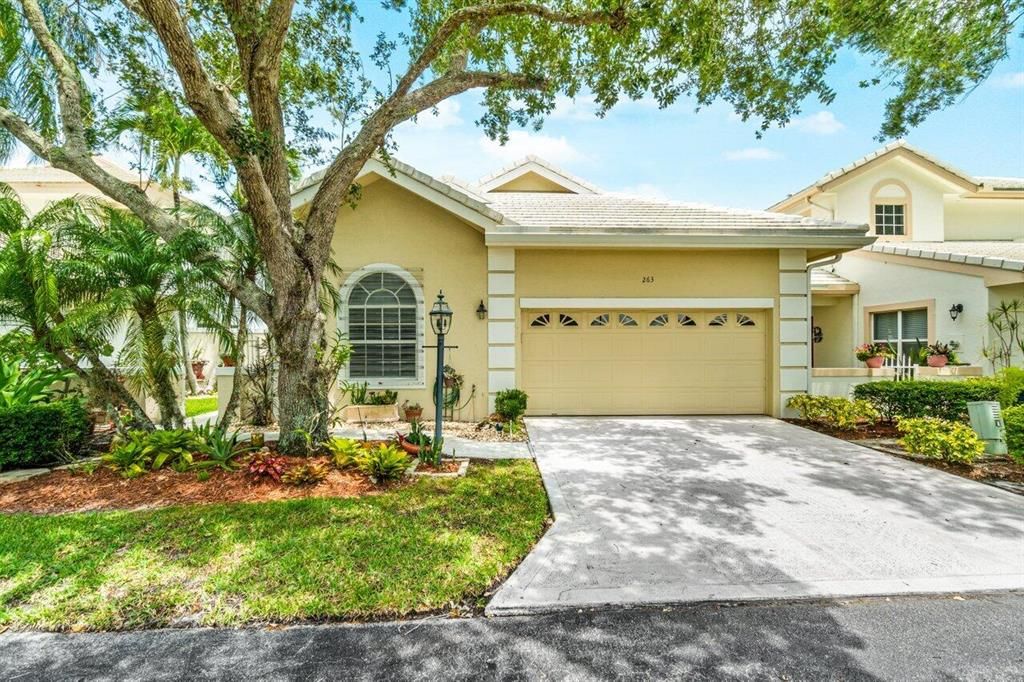 Photo of 263 Canterbury Drive W, Palm Beach Gardens, FL 33418 (MLS # R10885026)