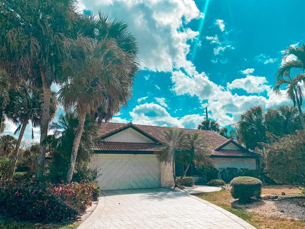 Photo of 4980 Cherry Laurel Lane, Delray Beach, FL 33445 (MLS # R10707066)