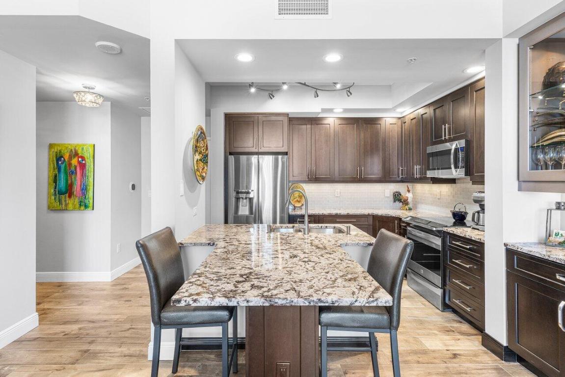 ONE CITY PLAZA CONDO - Residential