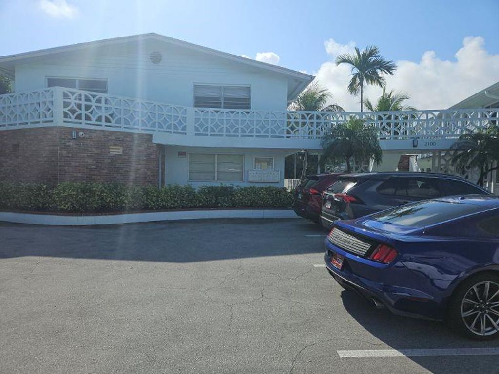 Photo of 2100 NE 39 Street #407, Fort Lauderdale, FL 33308 (MLS # F10484261)