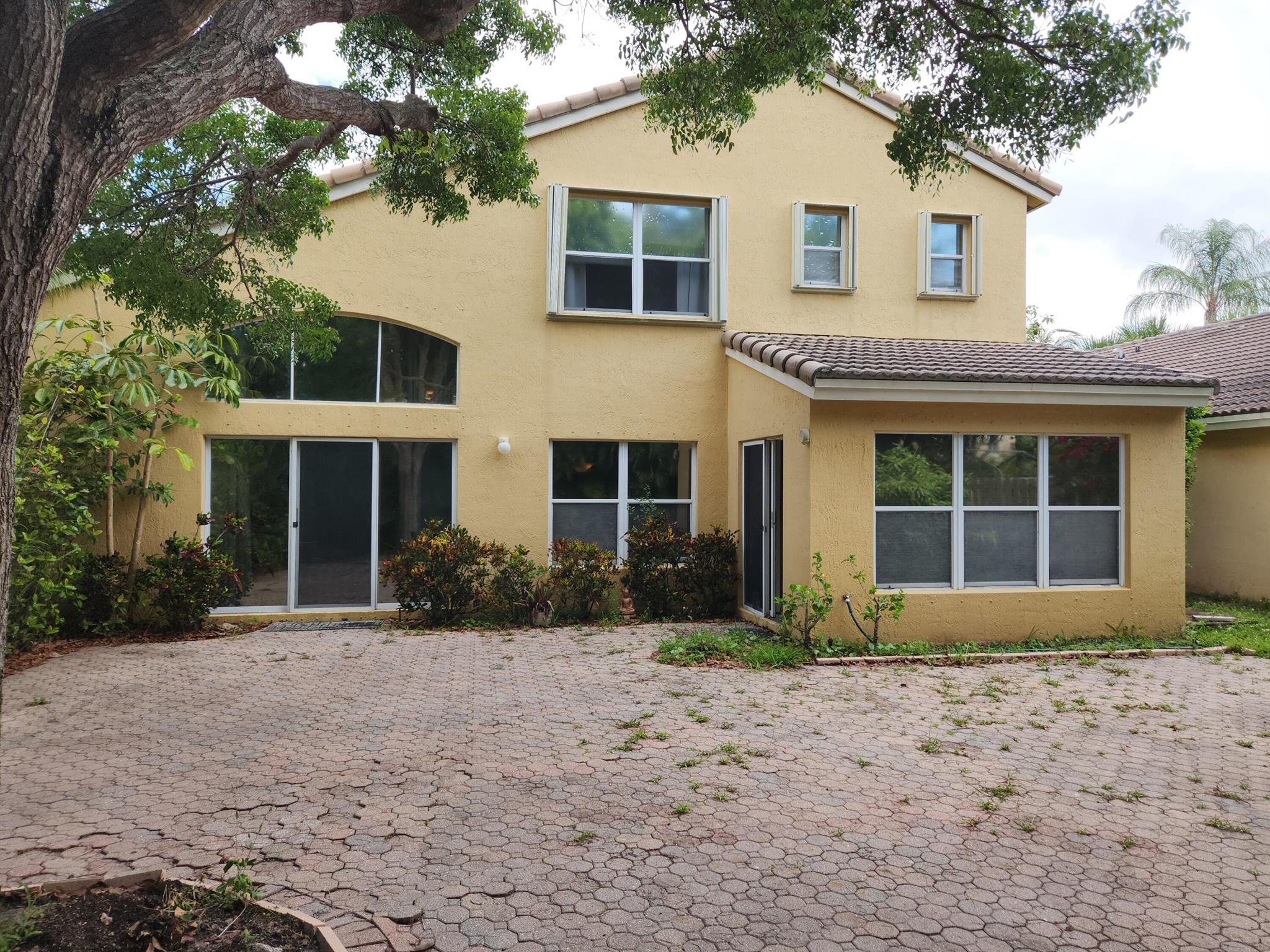 BRIGER PARS B, E AND F - Residential Lease