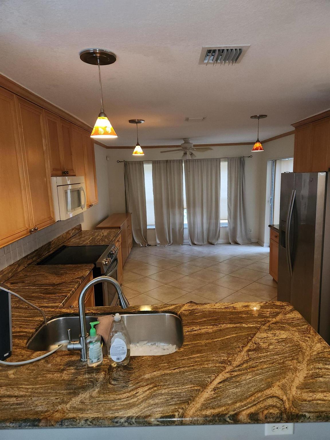 BRIGER PARS B, E AND F - Residential Lease