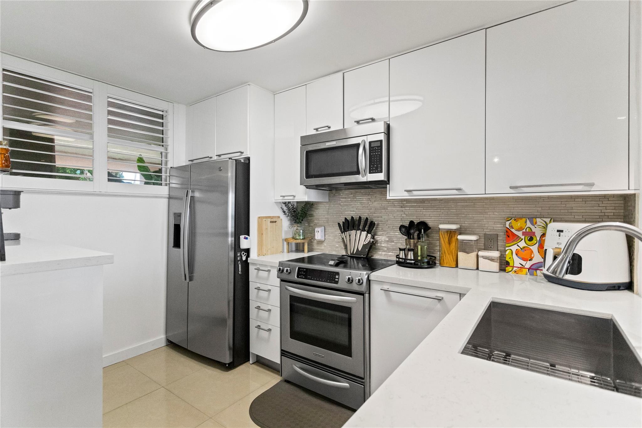 LAKE EMERALD 3 CONDO - Residential