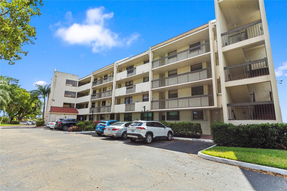 LAKE EMERALD 3 CONDO - Residential