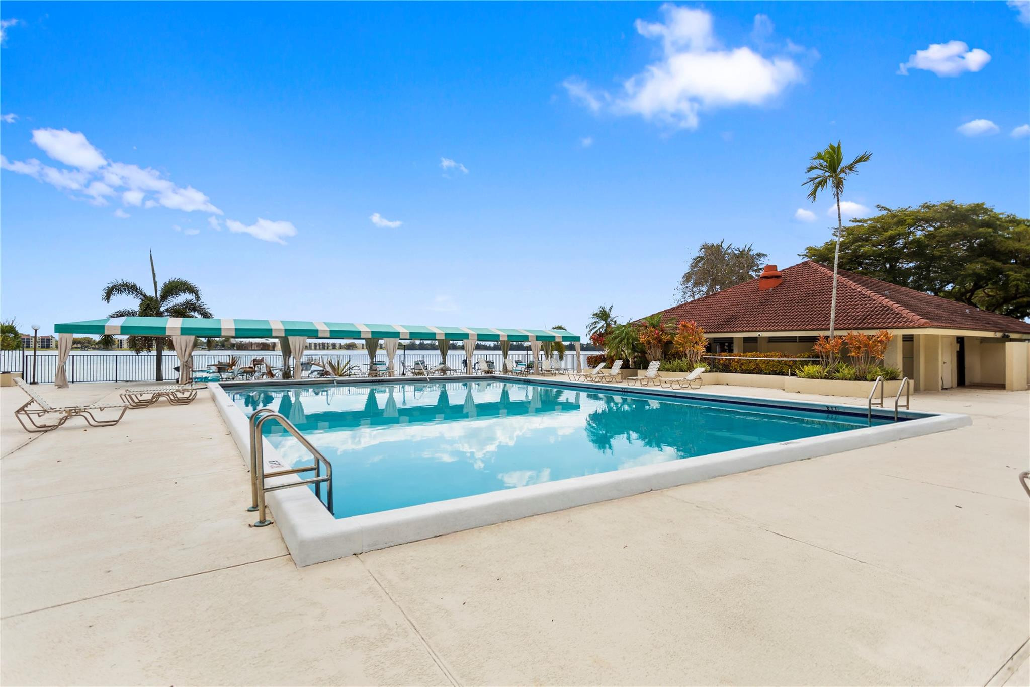 LAKE EMERALD 3 CONDO - Residential