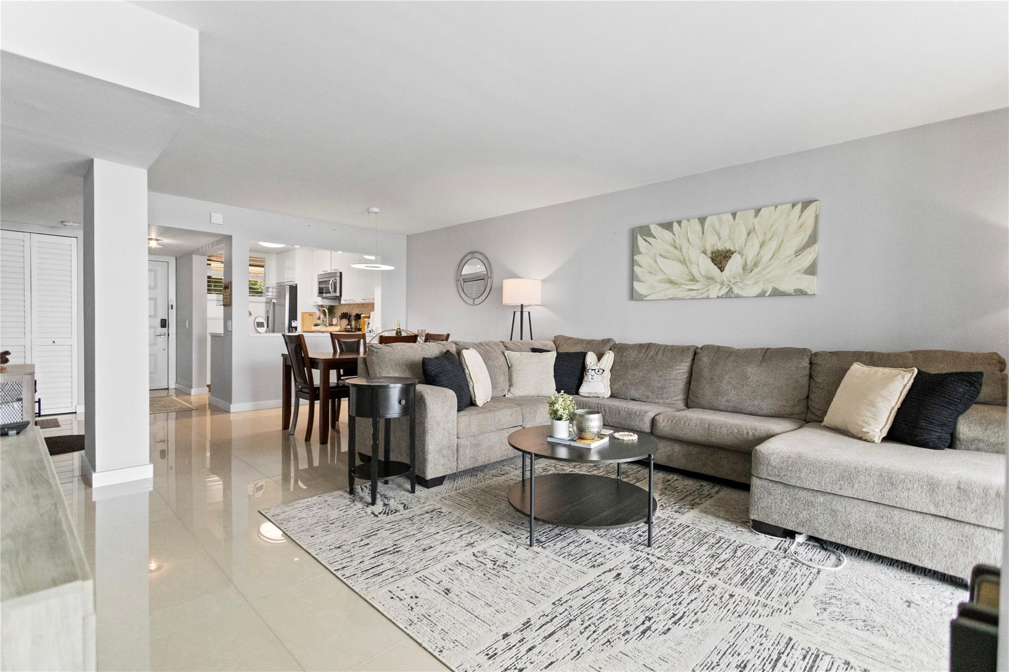 LAKE EMERALD 3 CONDO - Residential