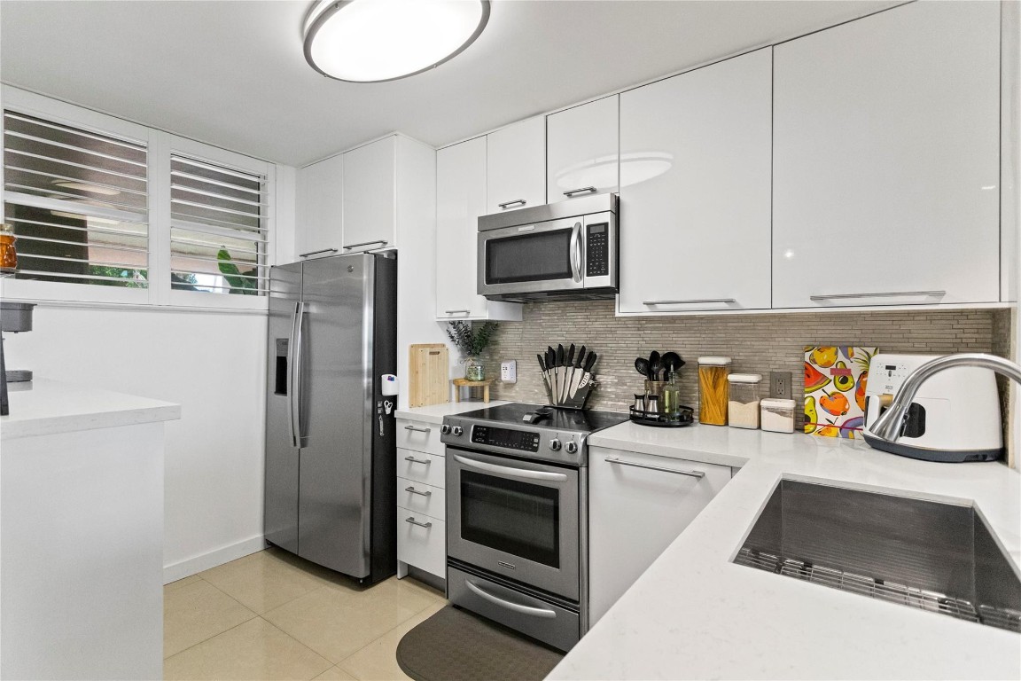 LAKE EMERALD 3 CONDO - Residential