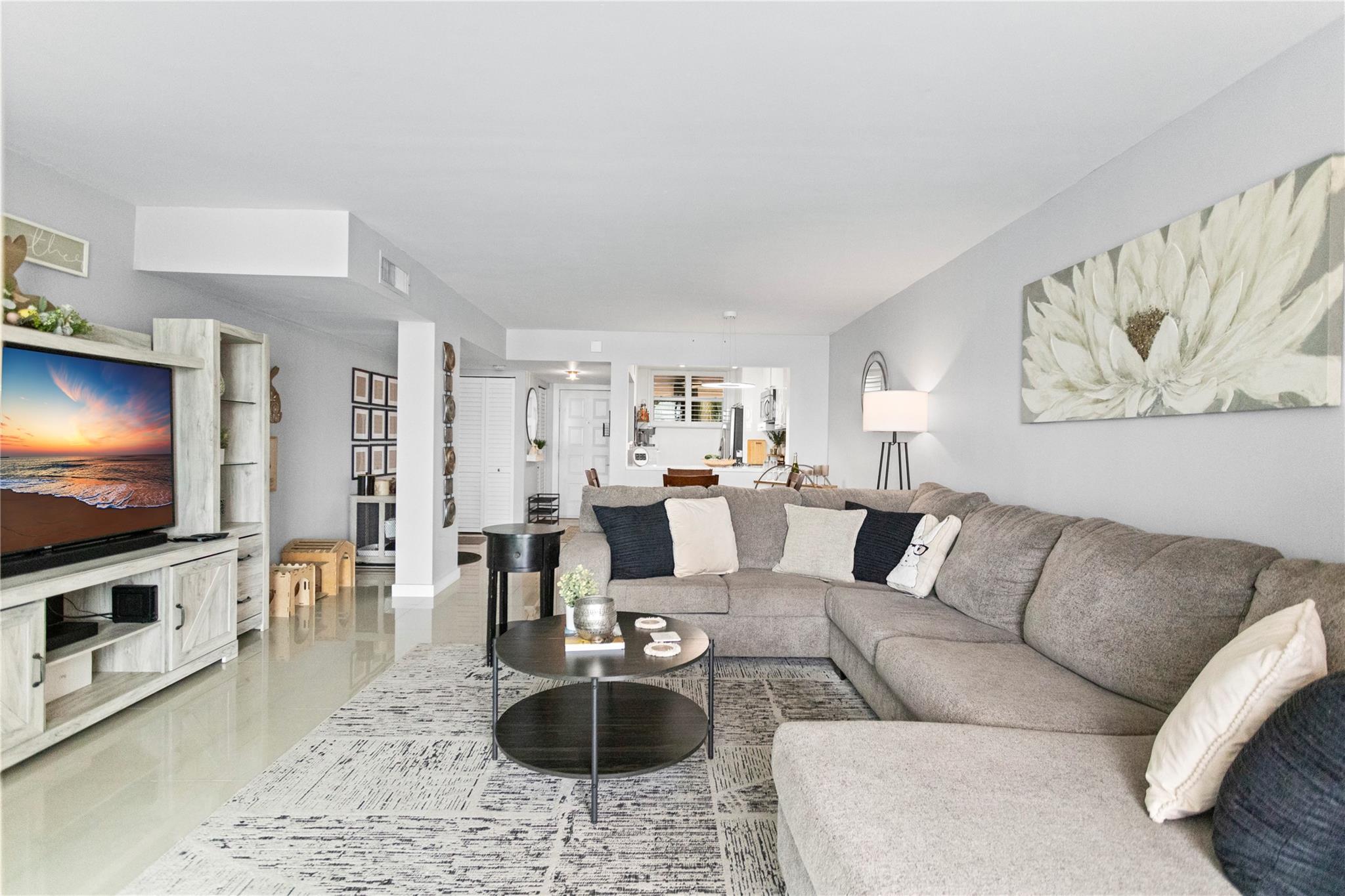 LAKE EMERALD 3 CONDO - Residential