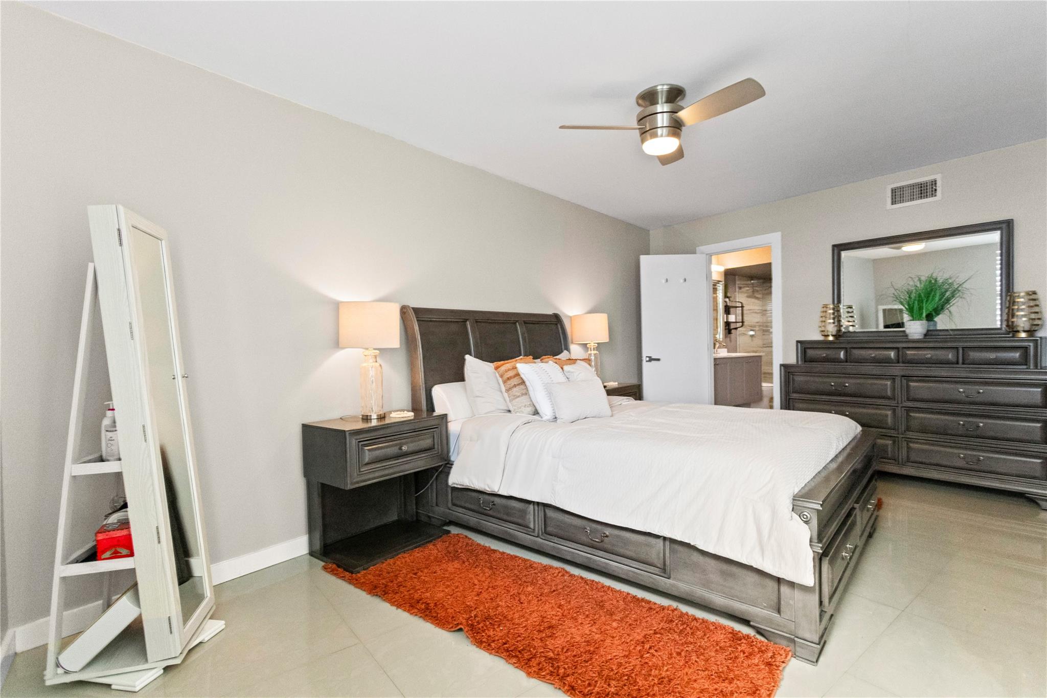 LAKE EMERALD 3 CONDO - Residential