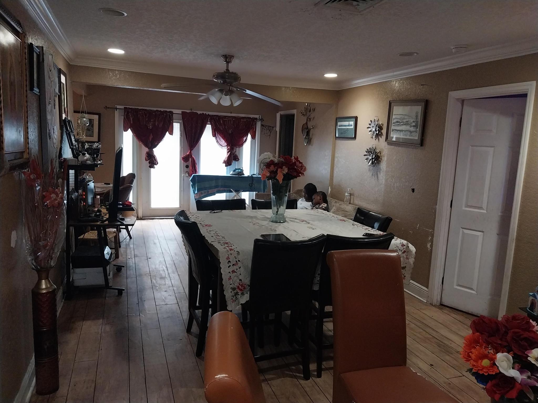 Beautiful area and excellent price with a large back yard, new Metal roof.