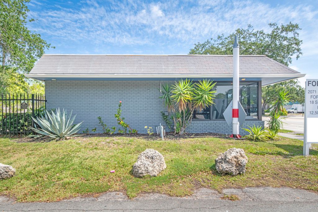 Photo of 1501 NE 4th Avenue, Fort Lauderdale, FL 33304 (MLS # B26030015)