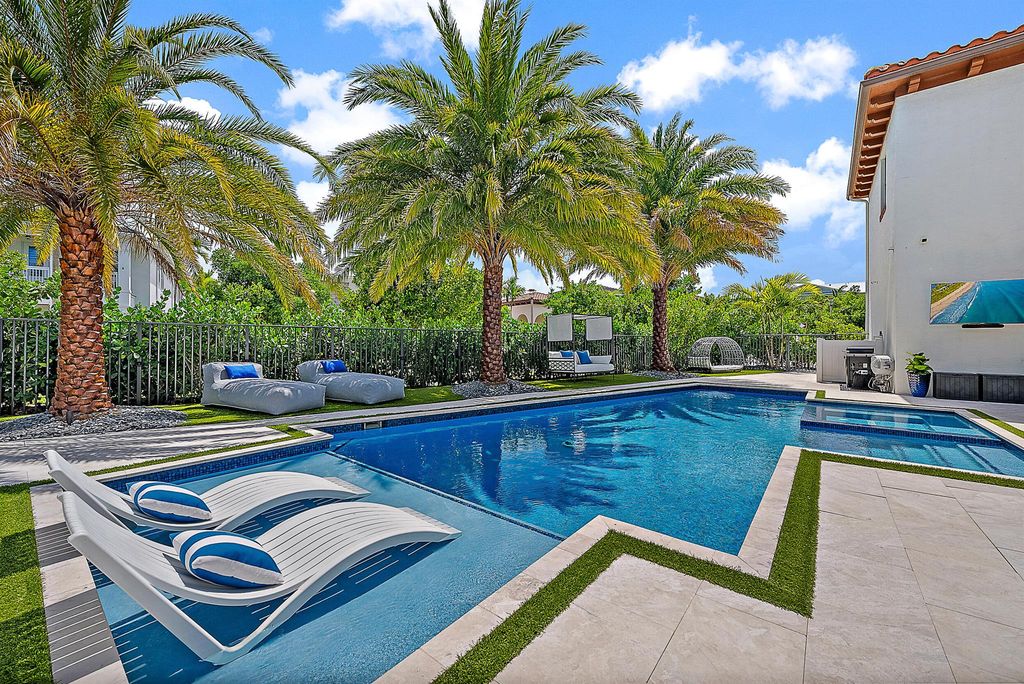 Photo of 2069 Dickens Terrace, Palm Beach Gardens, FL 33418 (MLS # R11088205)