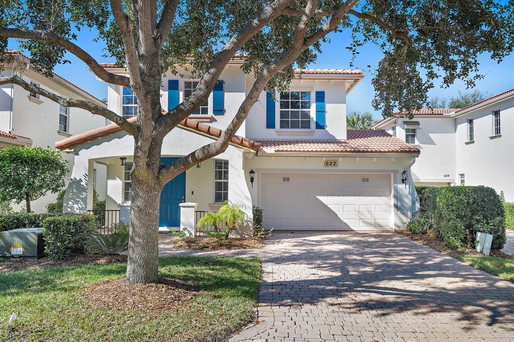 Photo of 622 Castle Drive, Palm Beach Gardens, FL 33410 (MLS # R10825206)