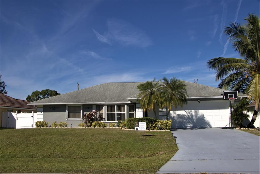 Photo of 433 SE Walters Terrace Terrace Ter, Port St Lucie, FL 34983 (MLS # R10760327)