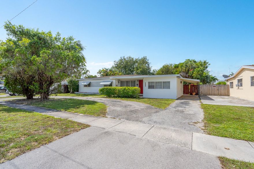 This house has the largest backyard in the area! Furnished 4 bedrooms, 2 bath and a generous size pool. The garage has been converted into the 4th bedroom. Add your own touches to make it your own. Hurry! This one wont be around for long...