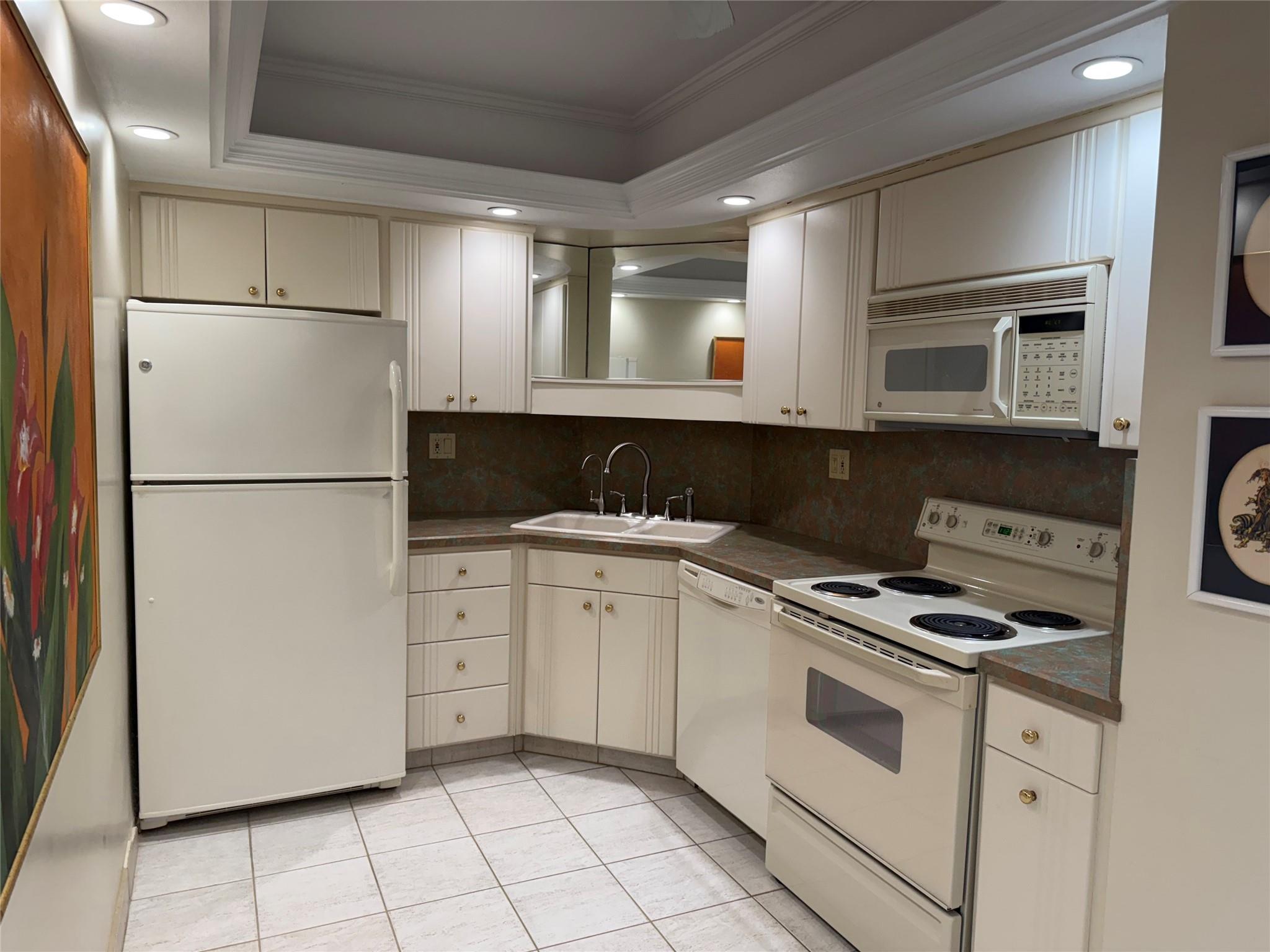 3333 NE 34th St 210