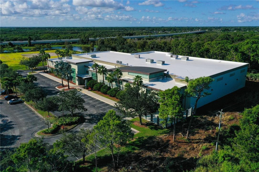 For sale wonderful freestanding office/warehouse 59,553 SF. Zoning CS, 4 loading docks, reception area, & elevator access. Conference rooms on site and private restrooms. 35,000 SF of air conditioned, construction reinforced concrete. Power supply Amps: 1,200. 24-30' clear ceiling height.