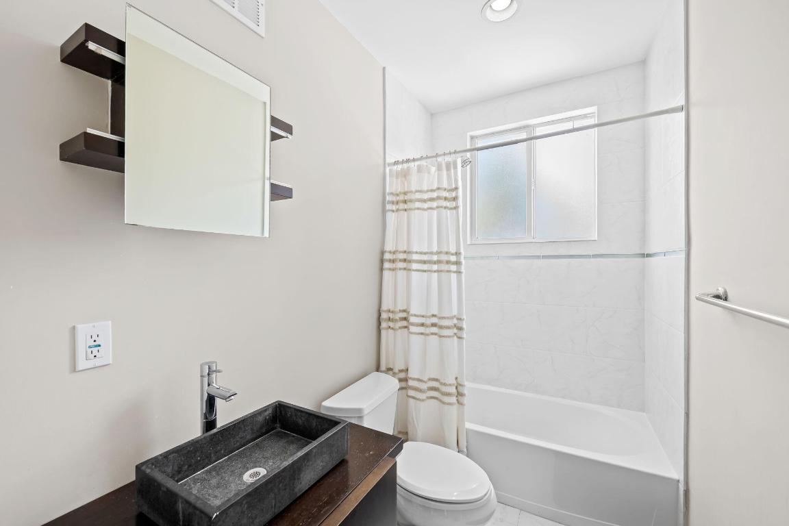 Avenue East Townlofts - Residential