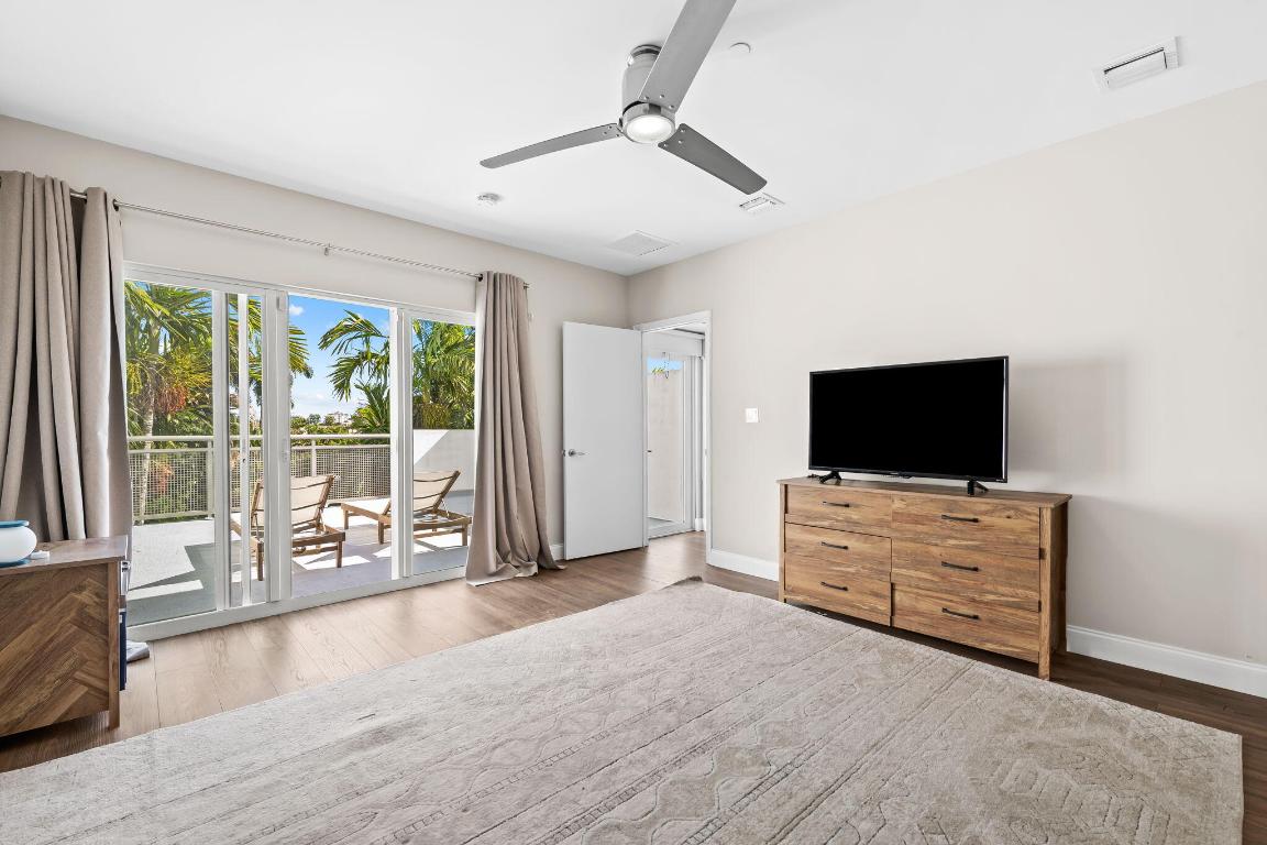 Avenue East Townlofts - Residential