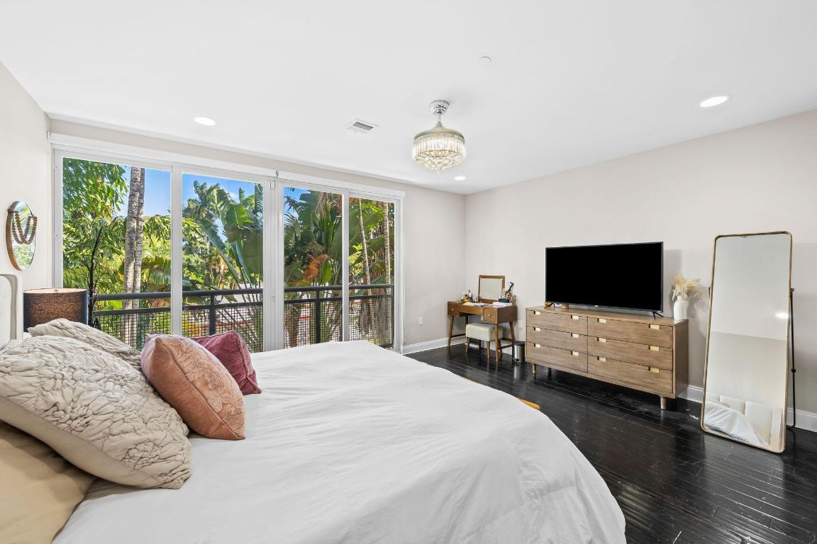 Avenue East Townlofts - Residential