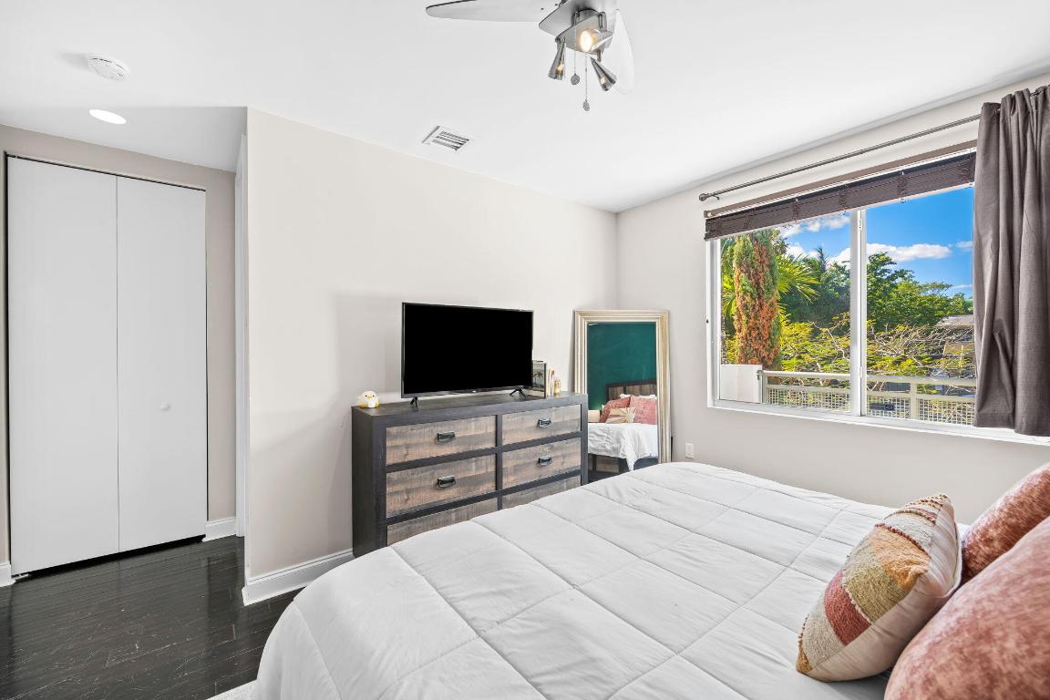 Avenue East Townlofts - Residential