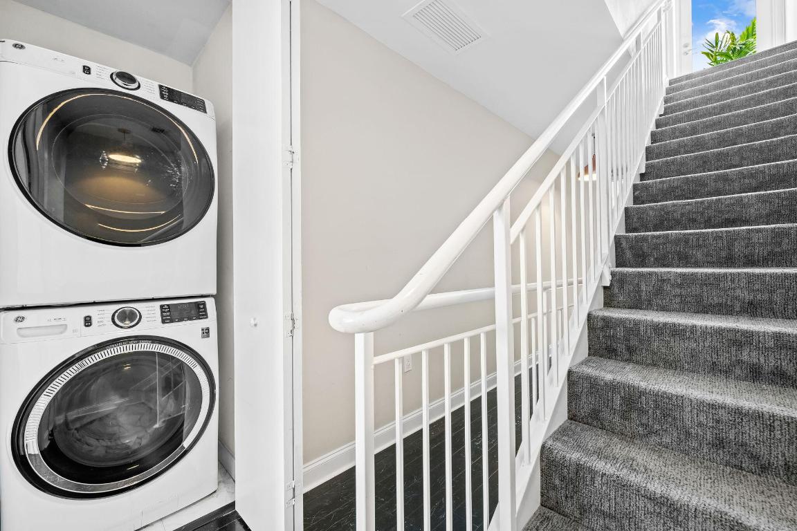 Avenue East Townlofts - Residential