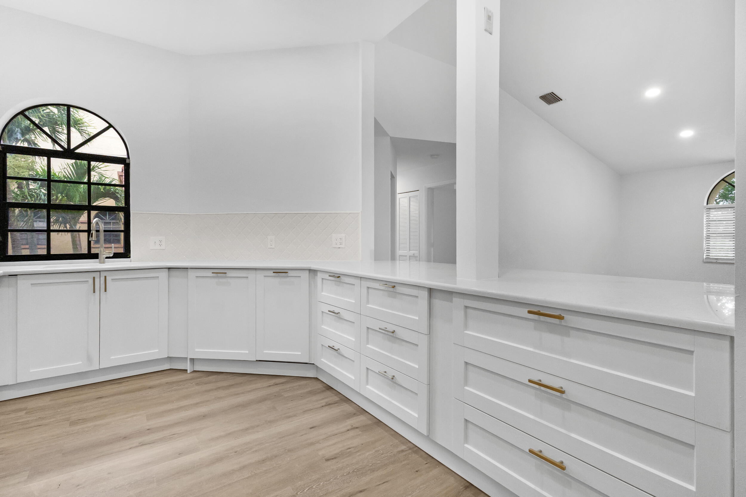 EXCELLENTE VILLAGE A,B,C,D,F, & G CONDO - Residential