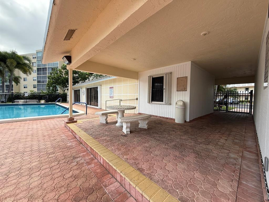 MEADOWBROOK LAKES - Residential