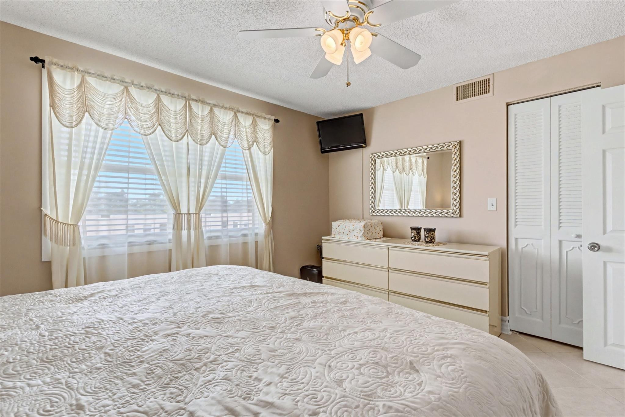 MEADOWBROOK LAKES - Residential