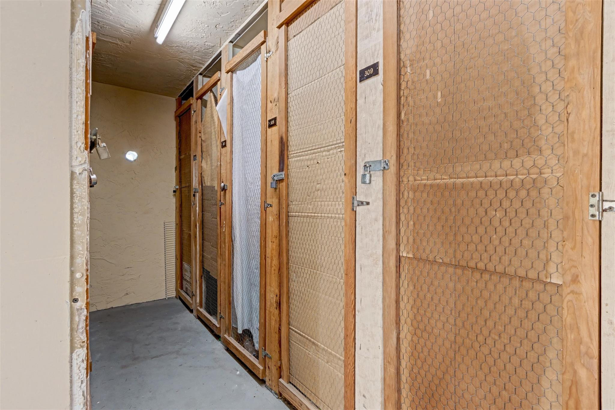 MEADOWBROOK LAKES - Residential