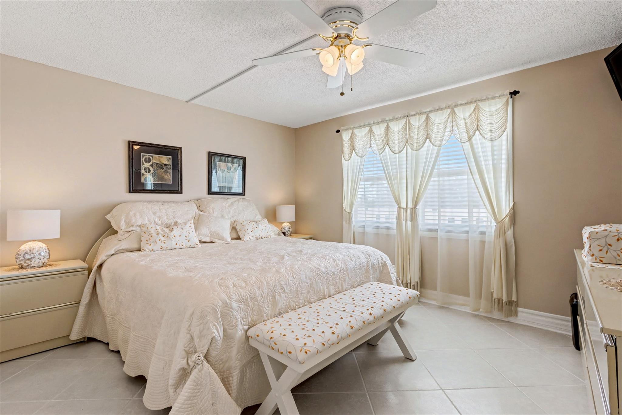 MEADOWBROOK LAKES - Residential