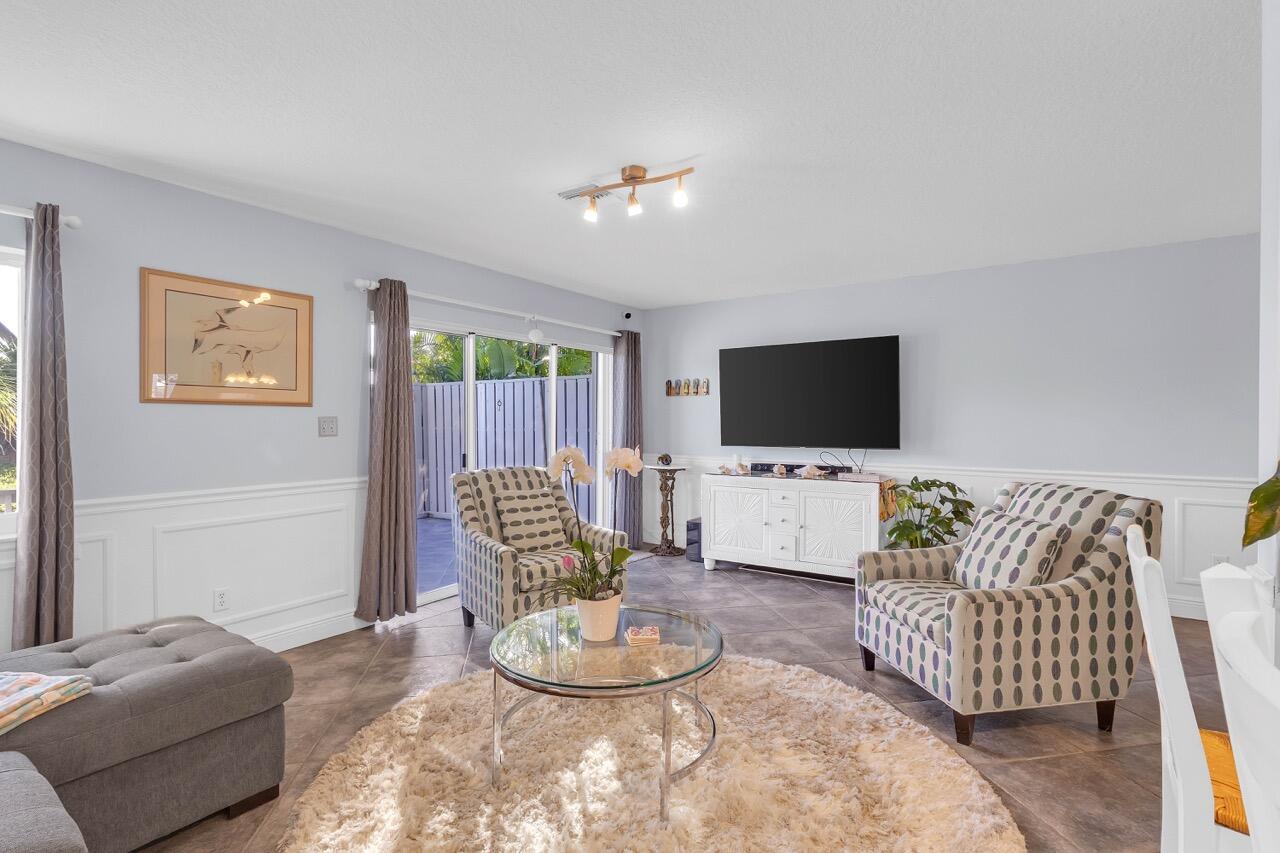 BREAKERS LANDING, A CONDO - Residential Lease