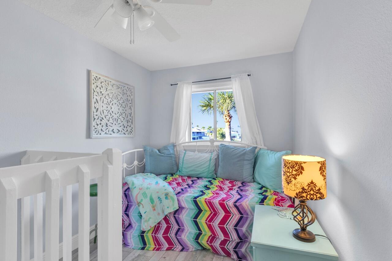 BREAKERS LANDING, A CONDO - Residential Lease