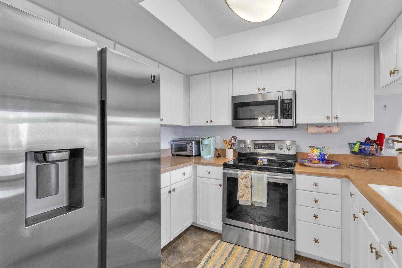 BREAKERS LANDING, A CONDO - Residential Lease