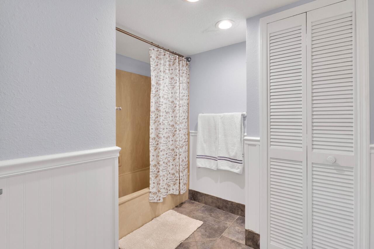 BREAKERS LANDING, A CONDO - Residential Lease