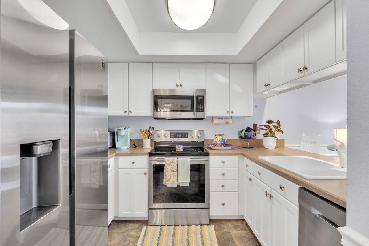 BREAKERS LANDING, A CONDO - Residential Lease