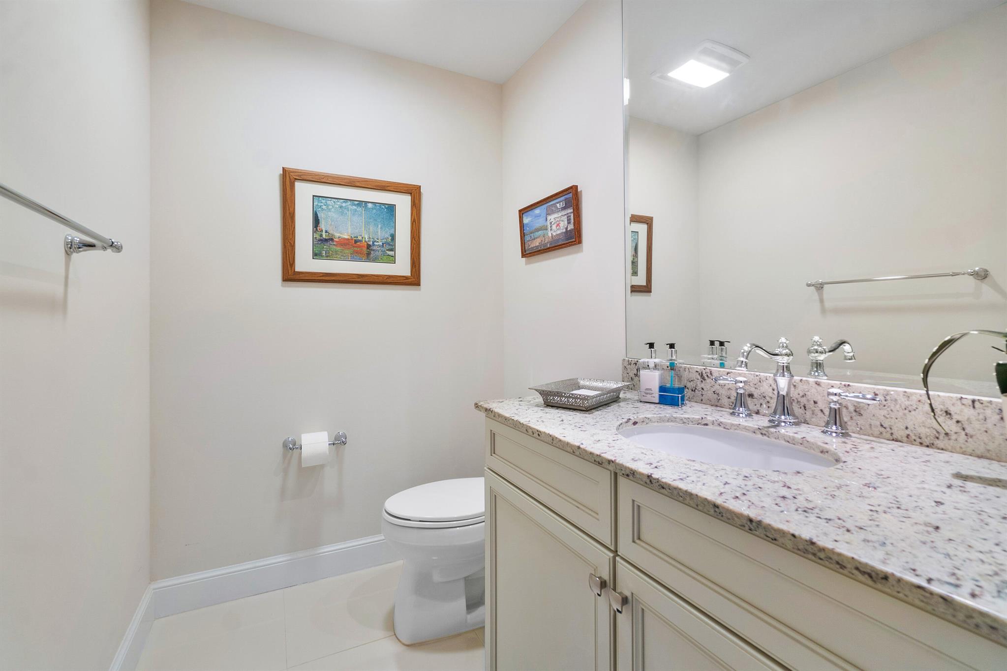 BAY COLONY - Residential