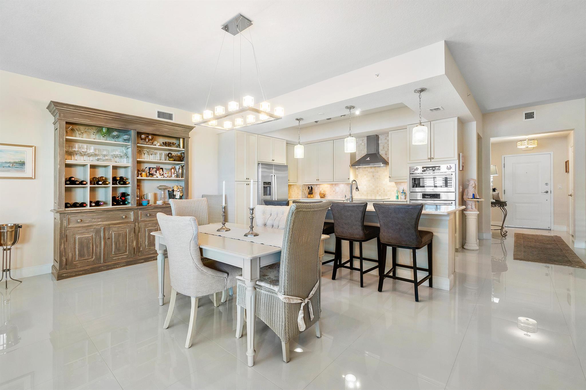 BAY COLONY - Residential