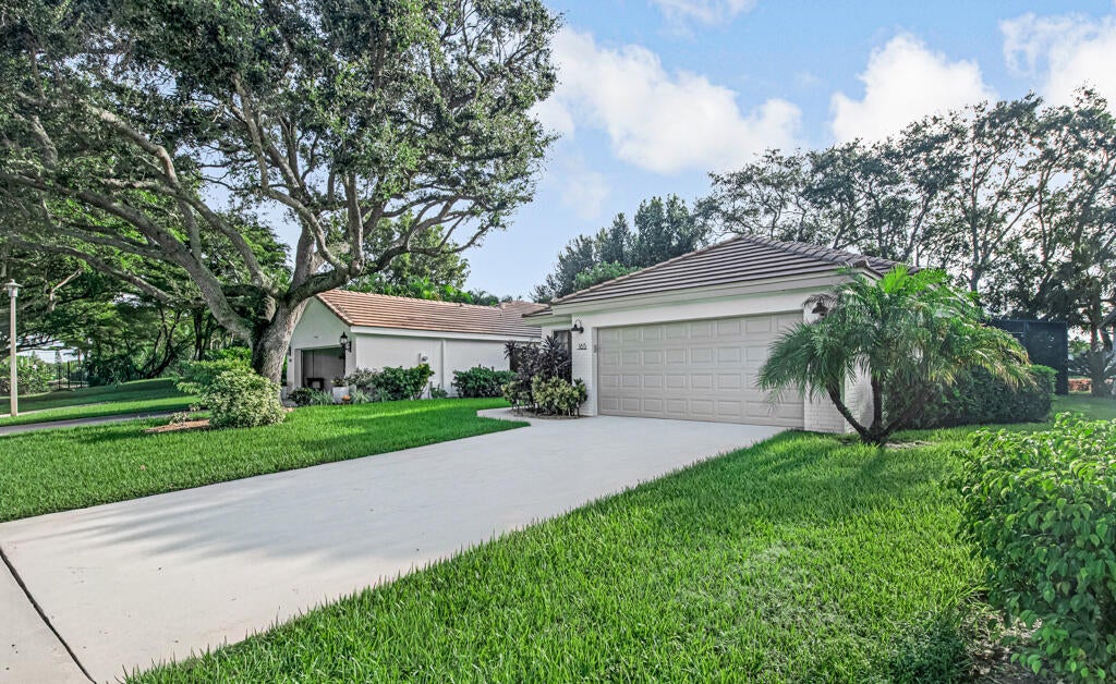 Properties | Stephanie Kaufman 165 SHERWOOD FOREST Drive