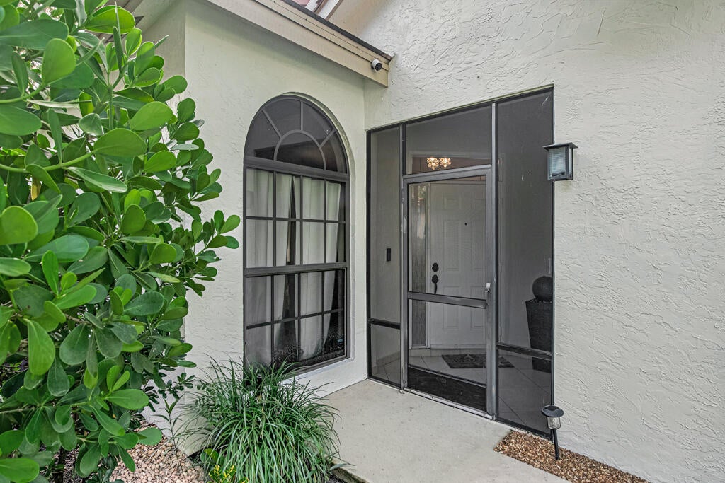 Properties | Stephanie Kaufman 165 SHERWOOD FOREST Drive