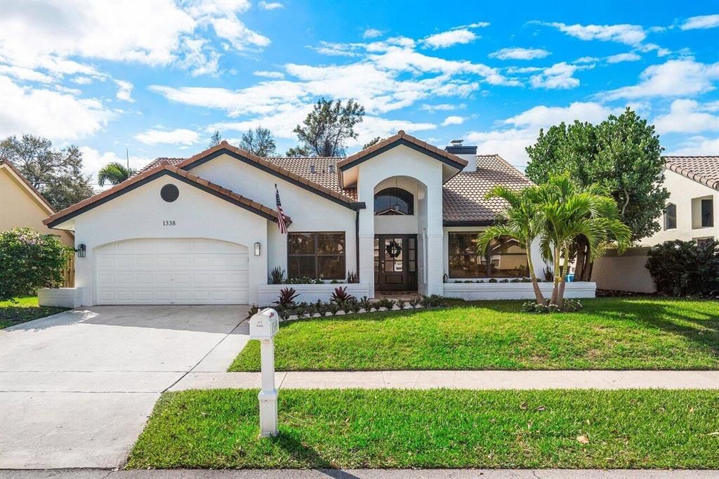 Photo of 1338 SW 3rd Street, Boca Raton, FL 33486 (MLS # R10880490)