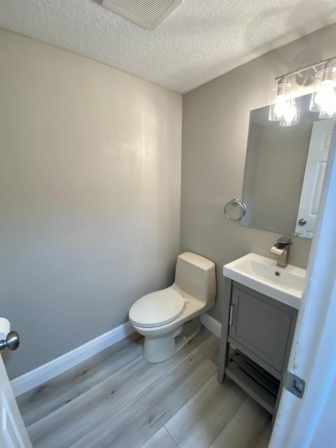 FOXWOOD ESTATES 2 OF LAKESIDE GREEN - Residential Lease