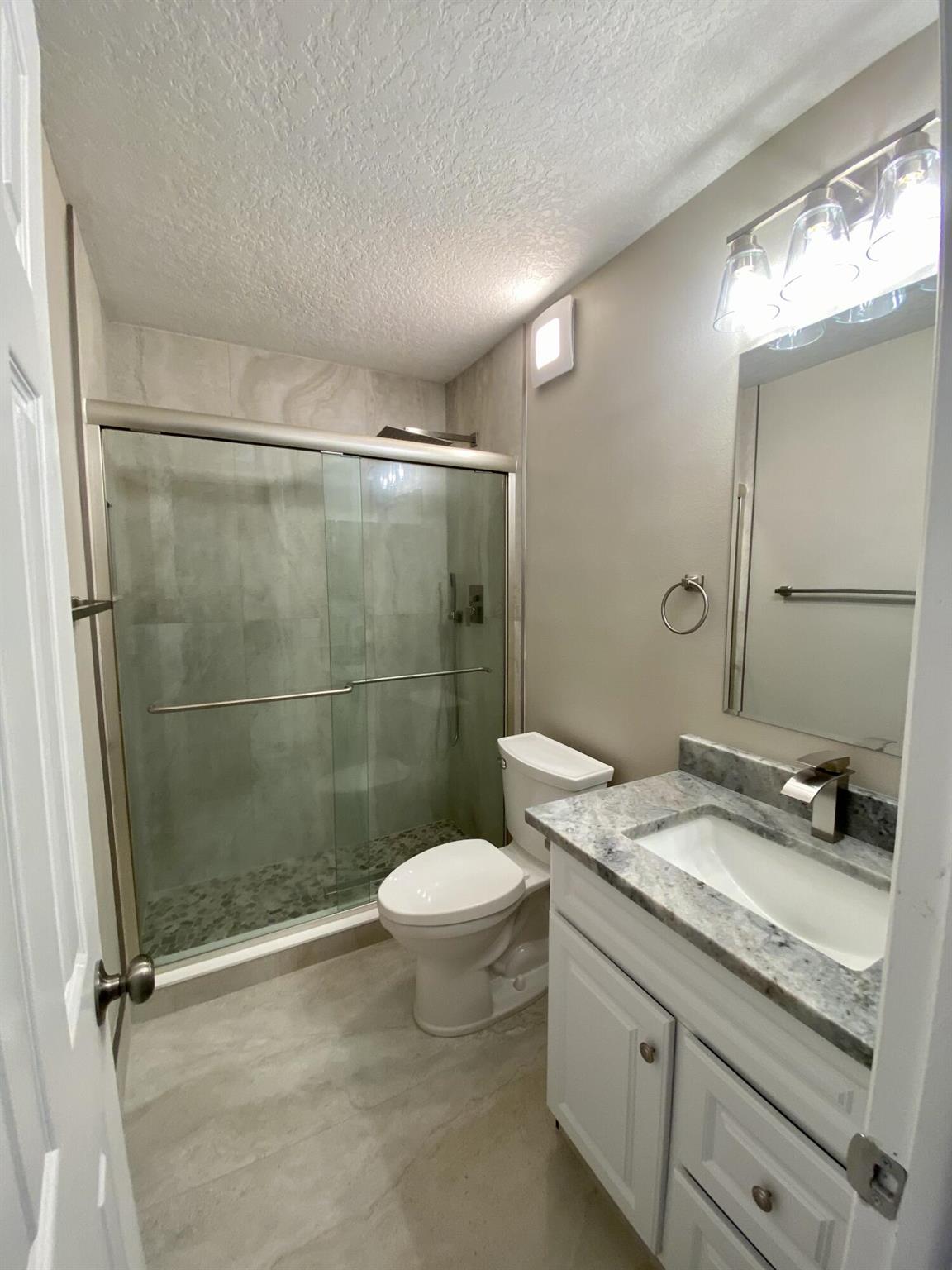 FOXWOOD ESTATES 2 OF LAKESIDE GREEN - Residential Lease