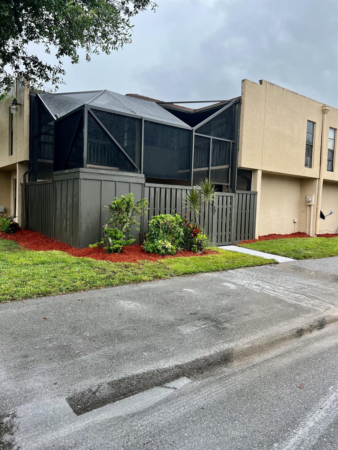 FOXWOOD ESTATES 2 OF LAKESIDE GREEN - Residential Lease