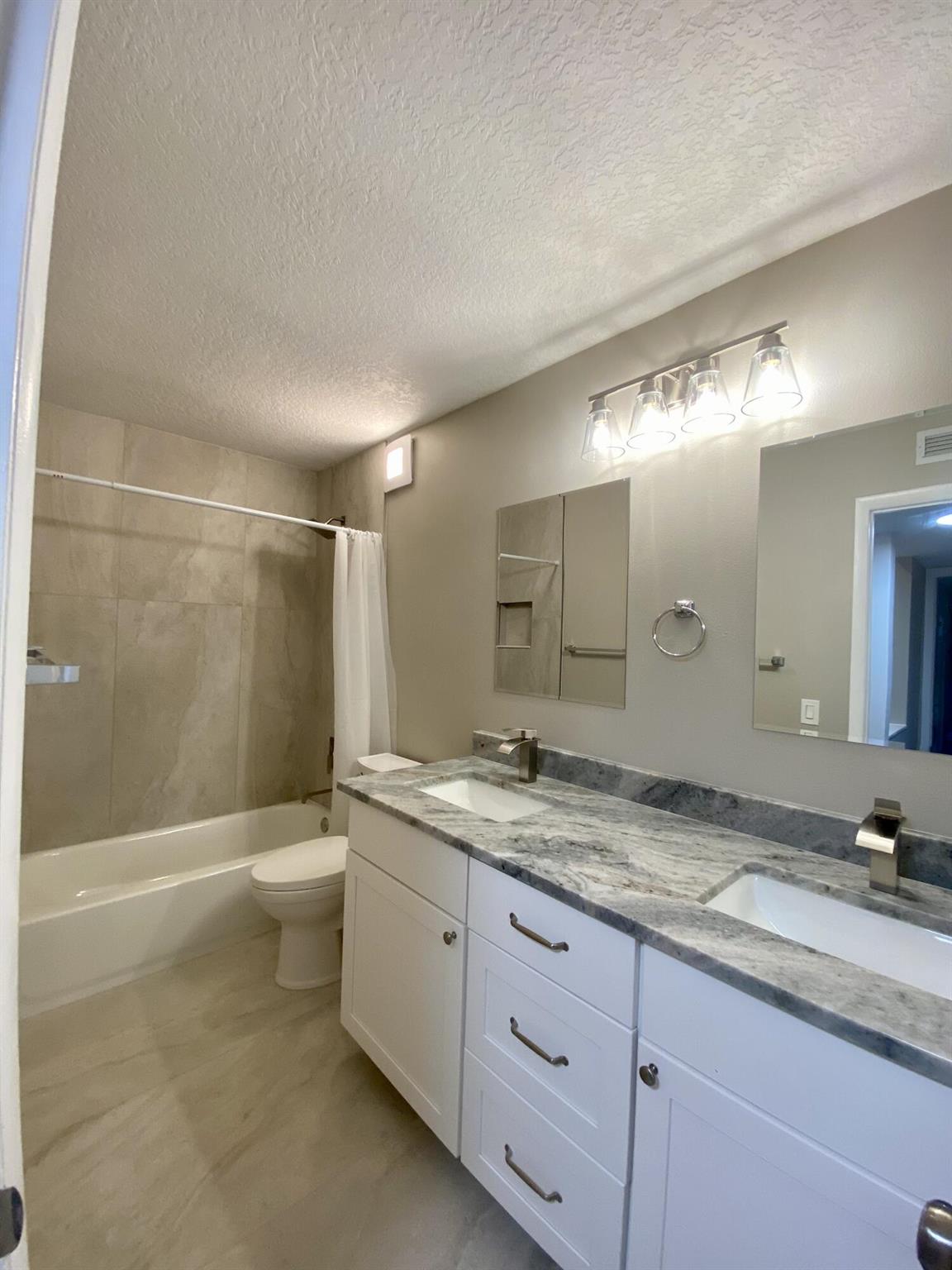 FOXWOOD ESTATES 2 OF LAKESIDE GREEN - Residential Lease