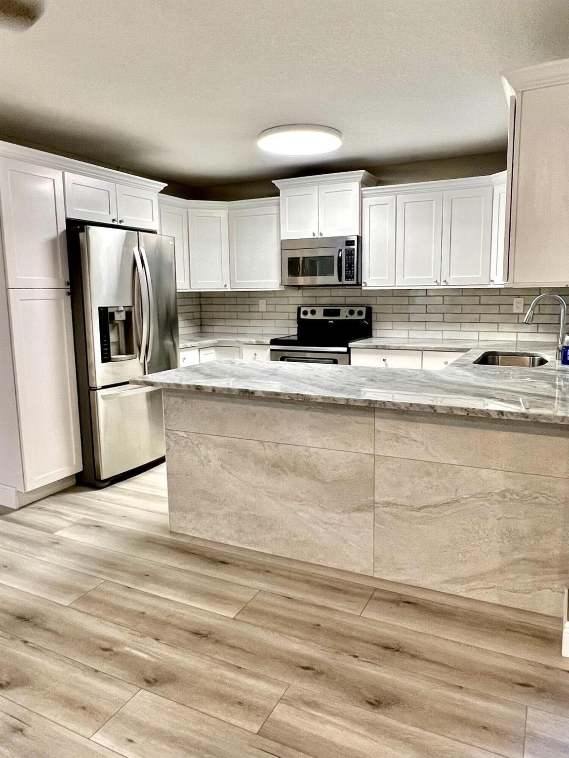 FOXWOOD ESTATES 2 OF LAKESIDE GREEN - Residential Lease