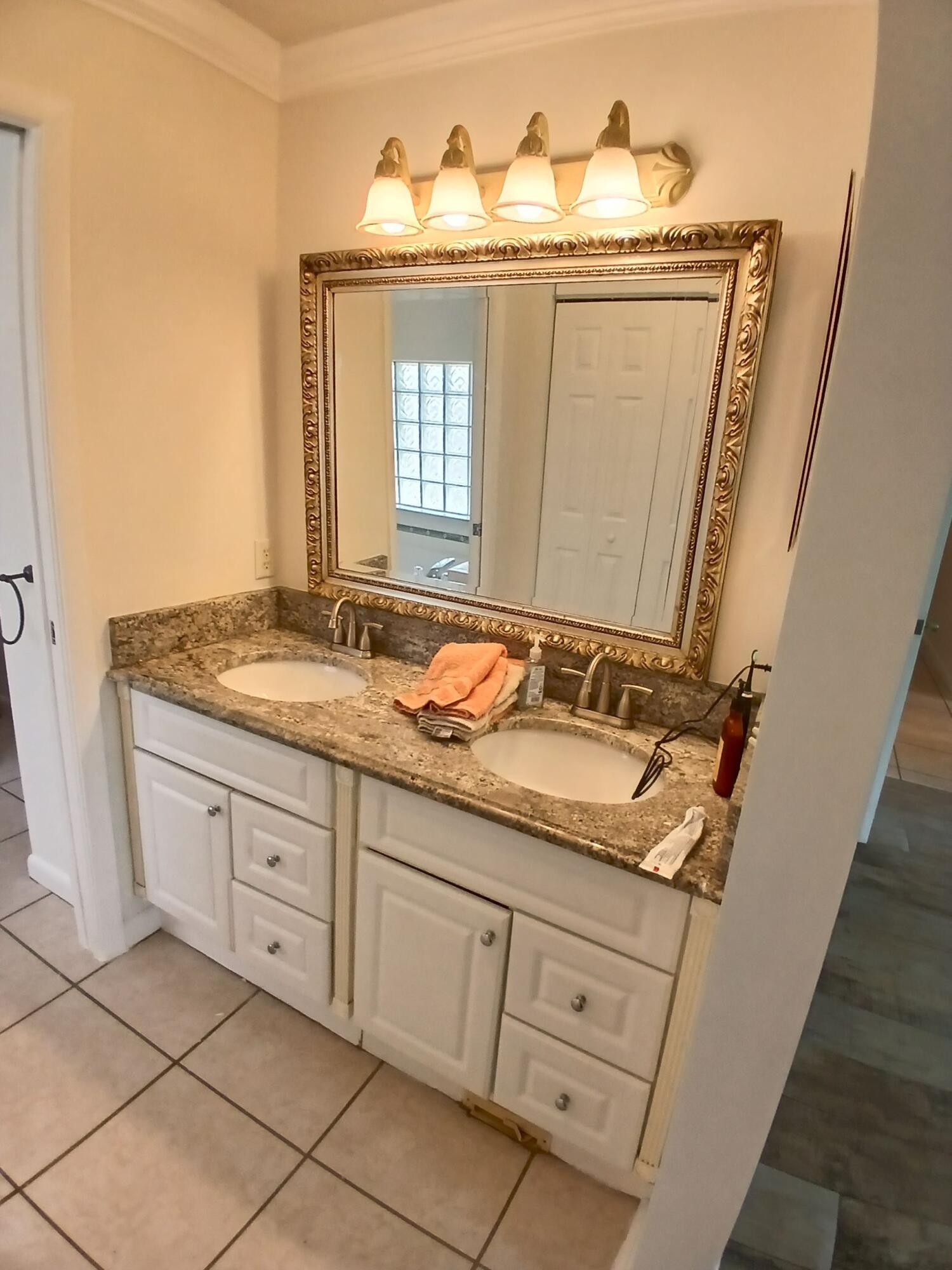 FLORAL PARK LANTANA - Residential
